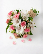 Bouquet de Rosas Rosadas y Alstroemerias Blancas