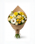 Ramo mixto de flores amarillas y blancas naturales con envoltorio elegante - Mi Flor Santiago