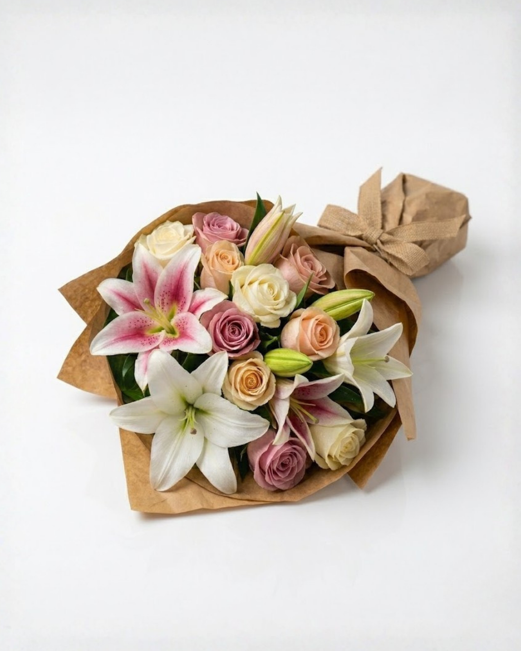Bouquet de liliums y rosas naturales en diseño elegante y sofisticado – Mi Flor
