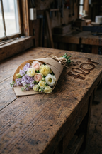 Ramo de flores pastel en tonos rosados, cremas y lilas con diseño elegante – Mi Flor